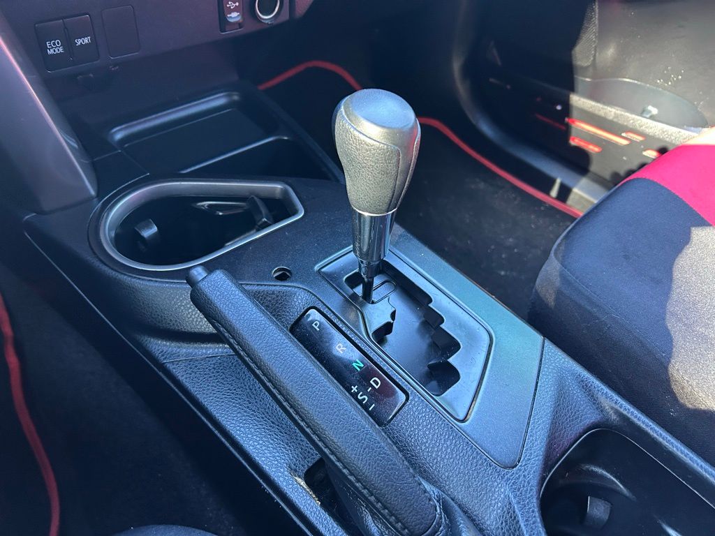 Thumbnail: 2018 Toyota RAV4 - 27