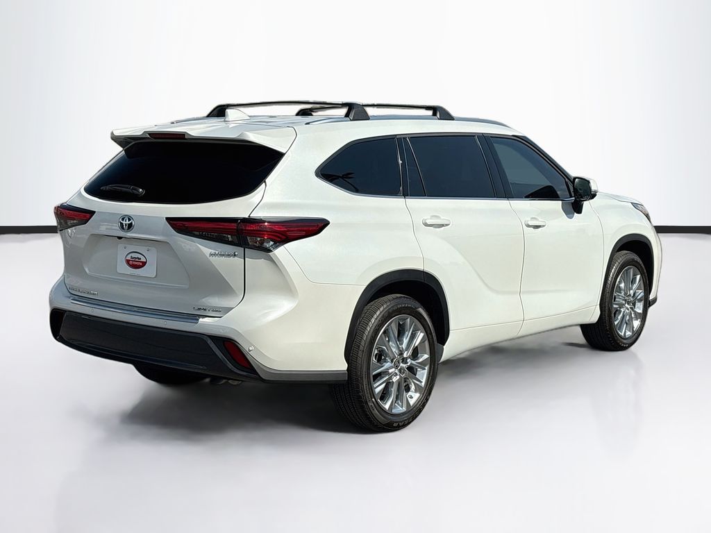 Thumbnail: 2023 Toyota Highlander - 5