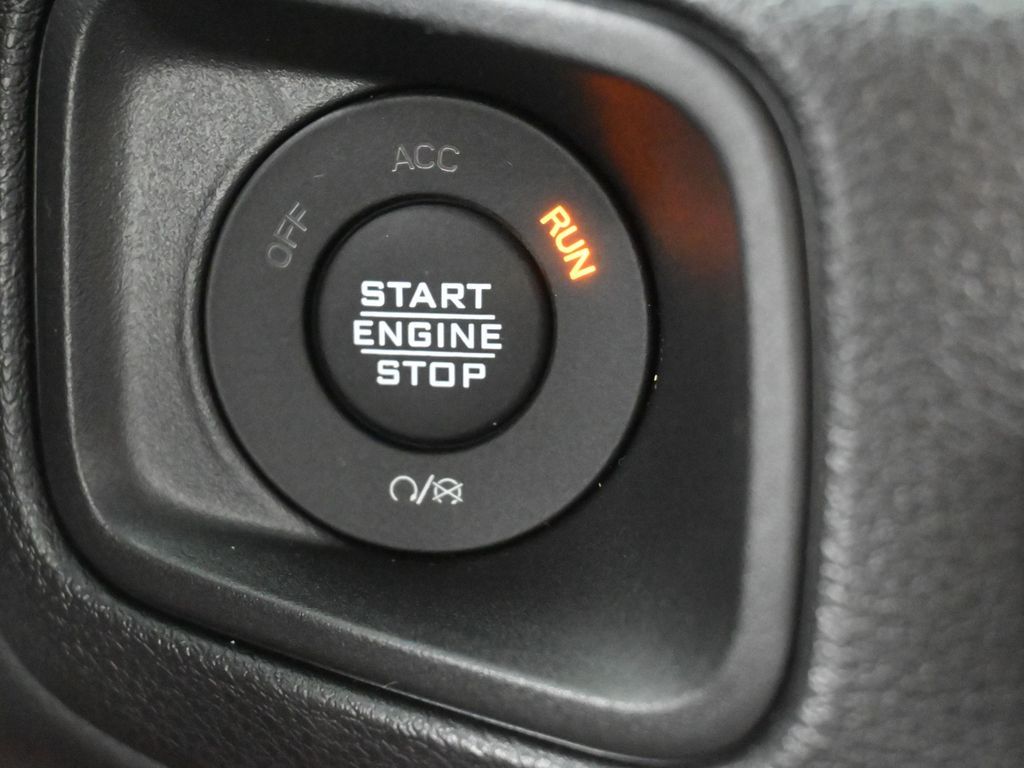 New 2026 reign Jeep Sport image 23