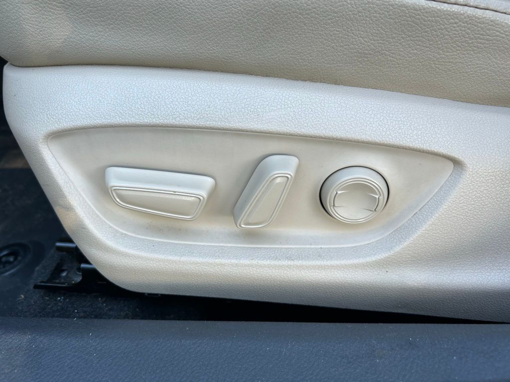 Thumbnail: 2020 Toyota Camry - 15