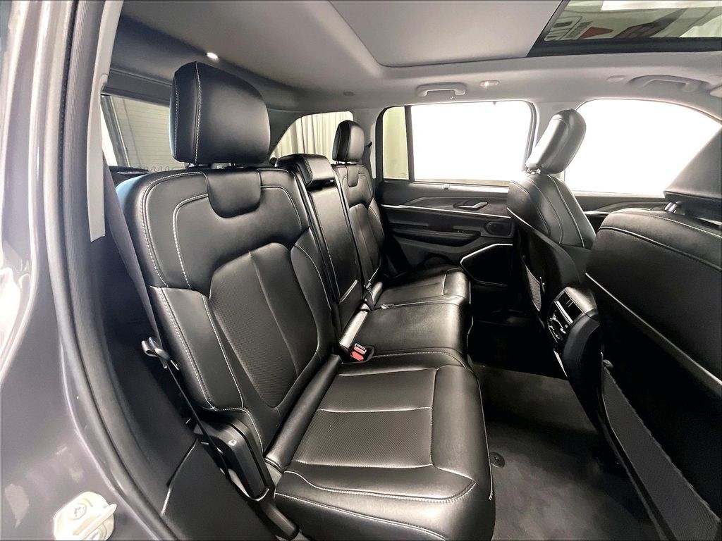 2023 Jeep Grand Cherokee — photo 16