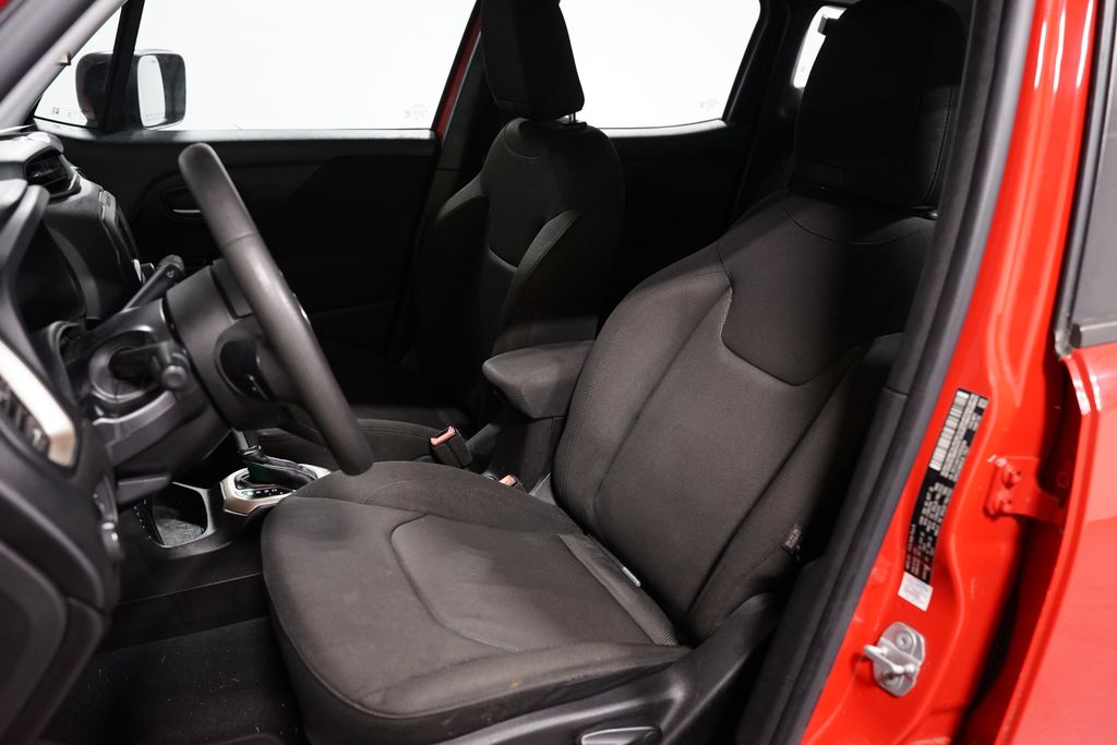 Thumbnail: 2016 Jeep Renegade - 6