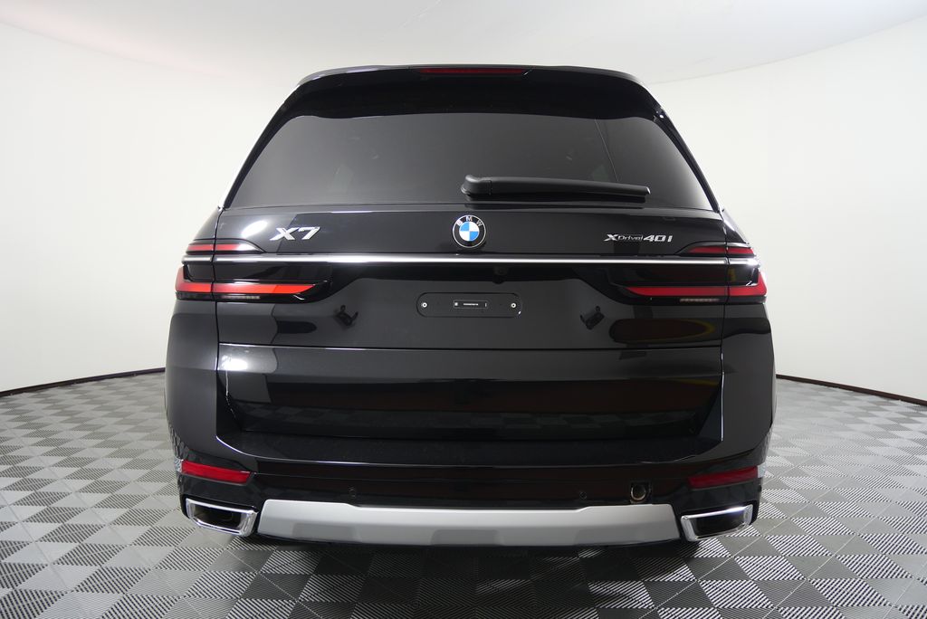 Thumbnail: 2026 BMW X7 - 4