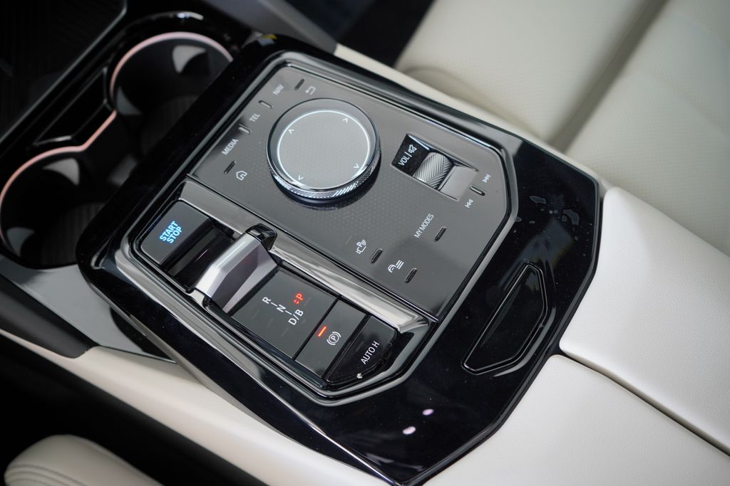 Thumbnail: 2026 BMW i5 - 19