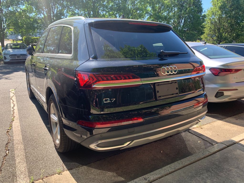 Thumbnail: 2023 Audi Q7 - 10