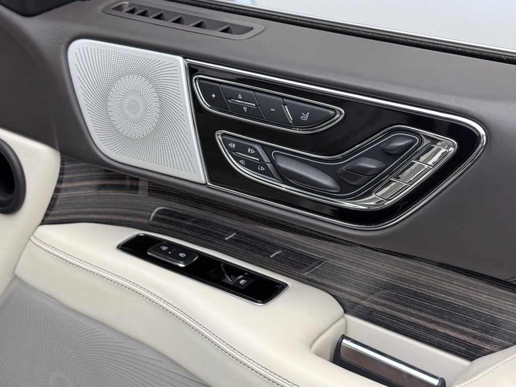 Thumbnail: 2021 Lincoln Navigator - 20