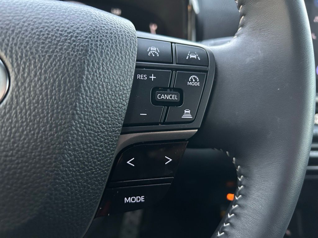 2025 Toyota Camry SE 19