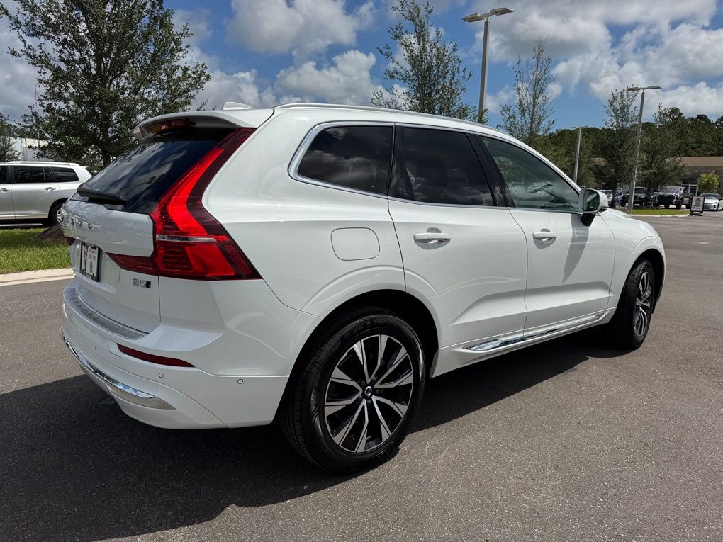 2023 Volvo XC60 B5 Plus photo 7