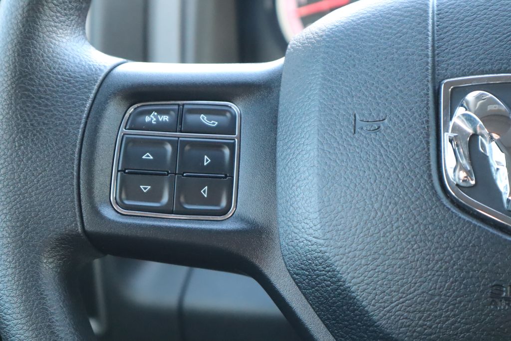 Thumbnail: 2020 RAM 1500 Classic - 11