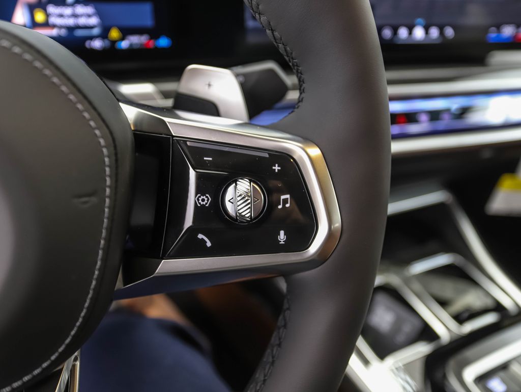 Thumbnail: 2026 BMW 7 Series - 13