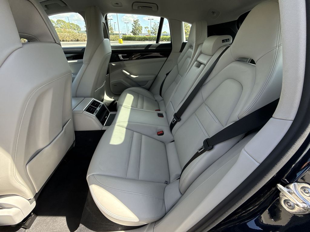 Thumbnail: 2018 Porsche Panamera - 26