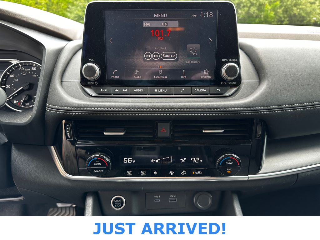 2021 Nissan Rogue SV photo