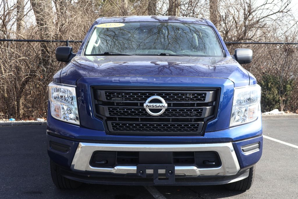 2022 Nissan Titan SV 2