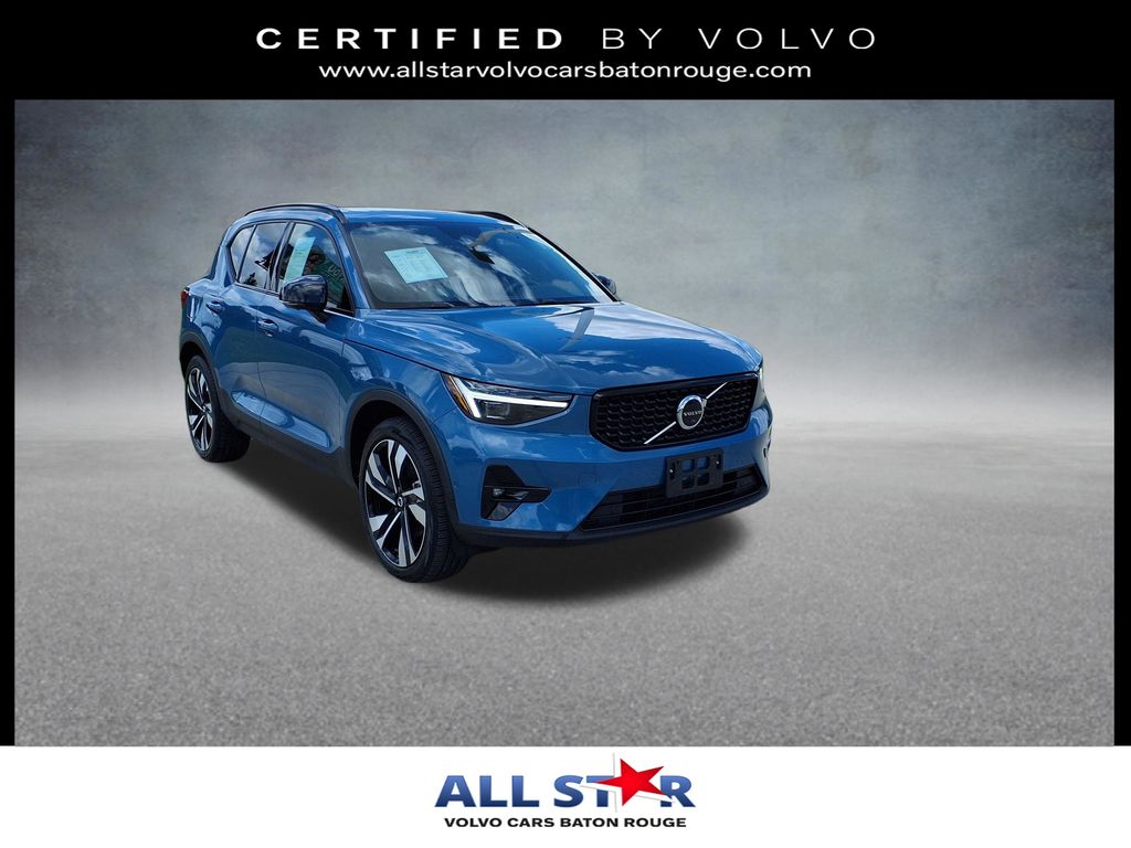 2023 Volvo XC40 B5 Ultimate Dark Theme AWD