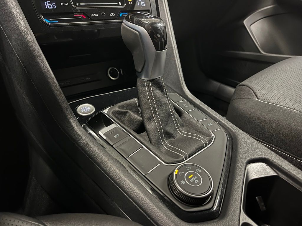 2025 Volkswagen Taos SEL - Photo 14