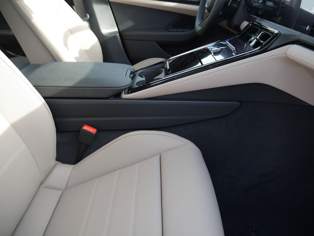 Thumbnail: 2026 Porsche Panamera - 30