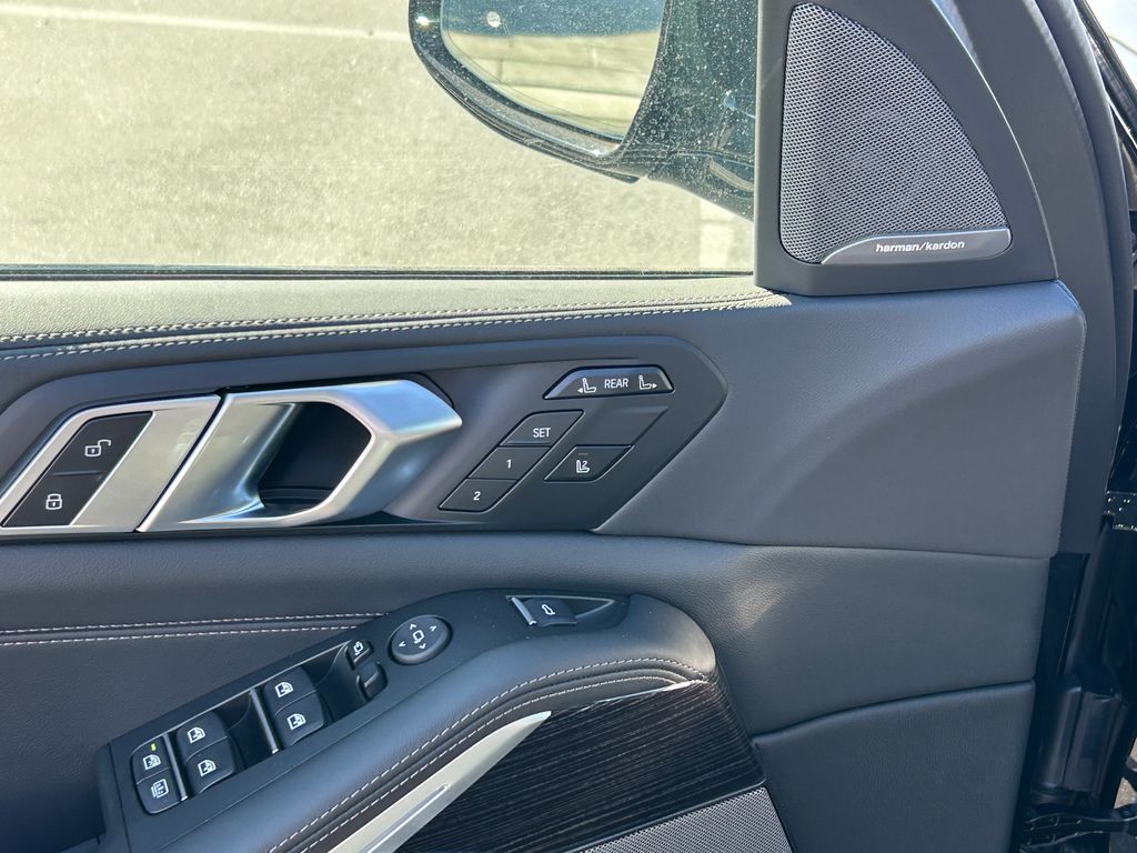 Thumbnail: 2026 BMW X7 - 12