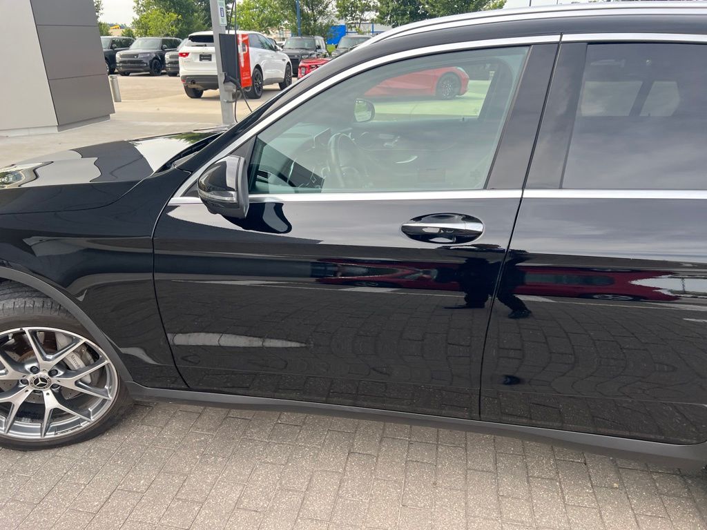 Used 2022 Black Mercedes-Benz GLC 300 image 11
