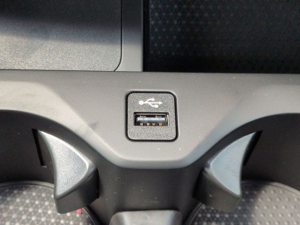 New 2026 White BMW xDrive40i image 23