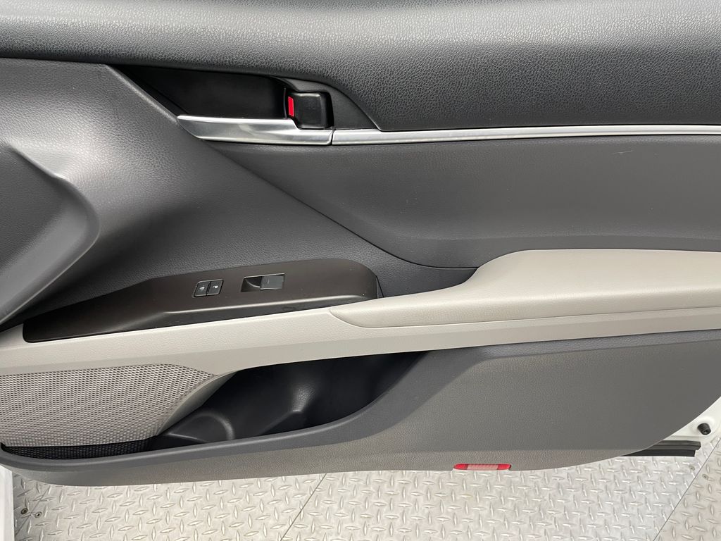 Thumbnail: 2022 Toyota Camry - 15