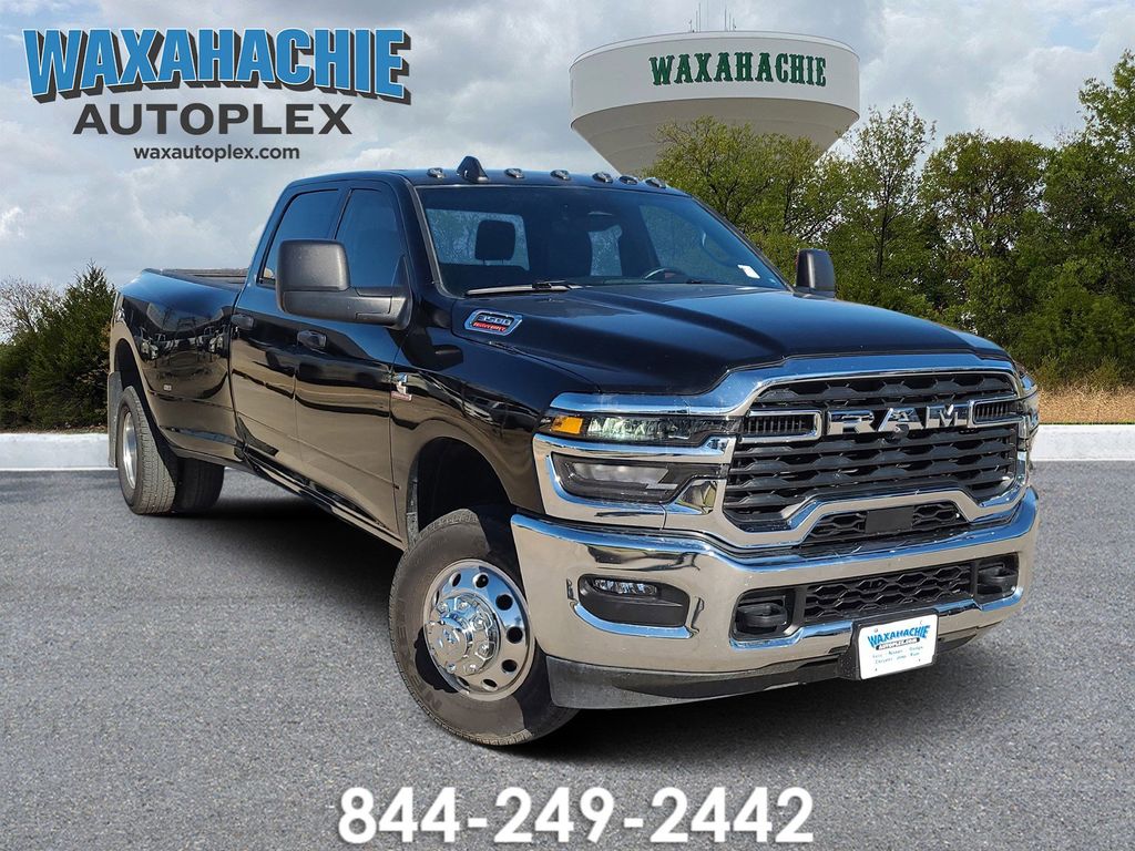 2025 RAM 3500 Tradesman Crew Cab LB DRW 4WD