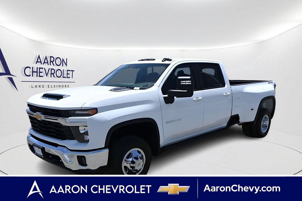 Summit White 2026 Chevrolet Silverado 3500HD Pickup Truck Four-Wheel Drive Automatic