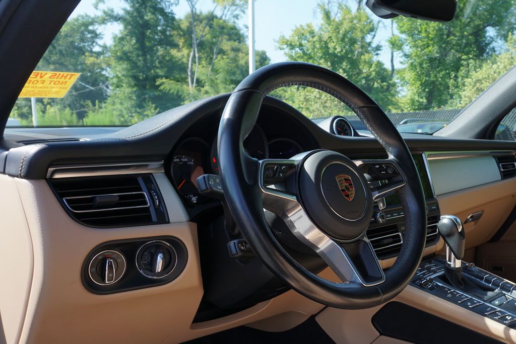 Thumbnail: 2021 Porsche Macan - 13