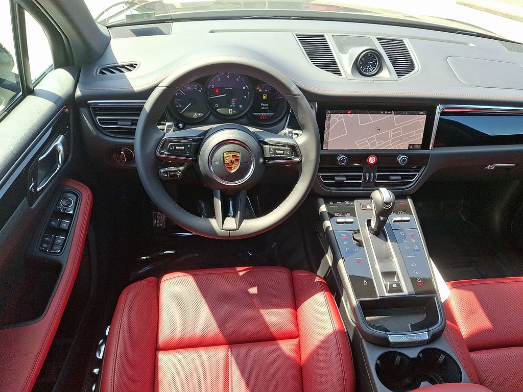 Thumbnail: 2026 Porsche Macan - 13
