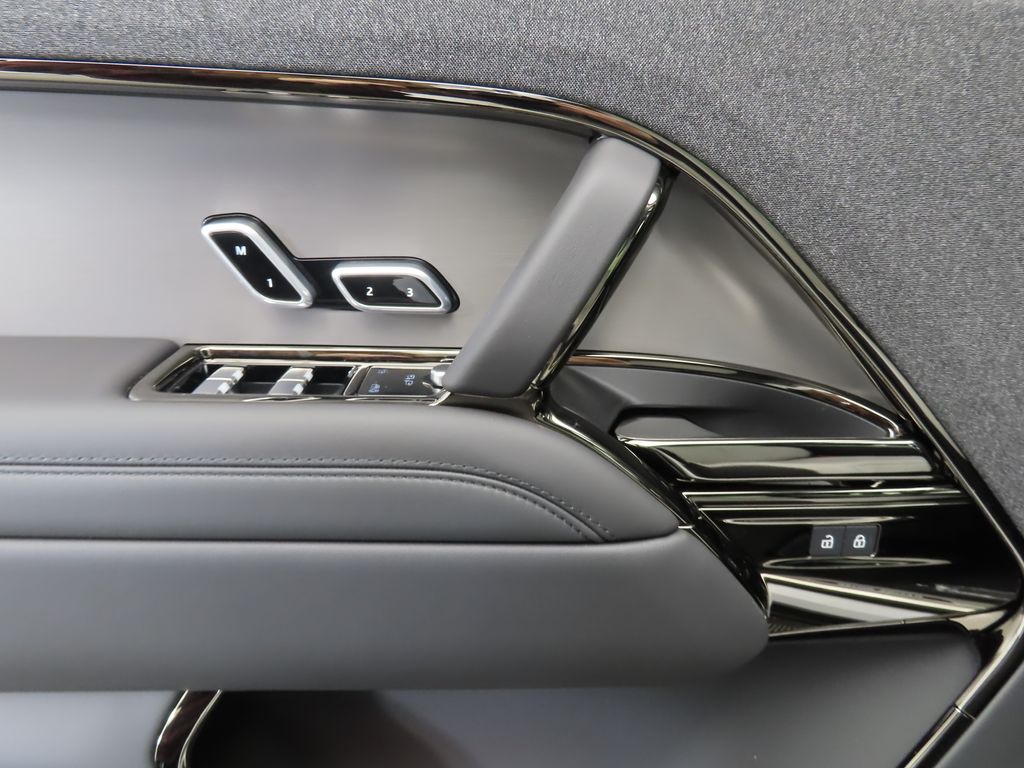 Thumbnail: 2025 Land Rover Range Rover Sport - 25