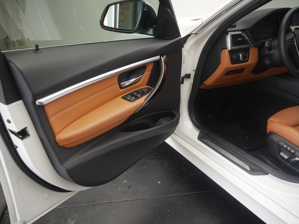 Thumbnail: 2019 BMW 3 Series - 15