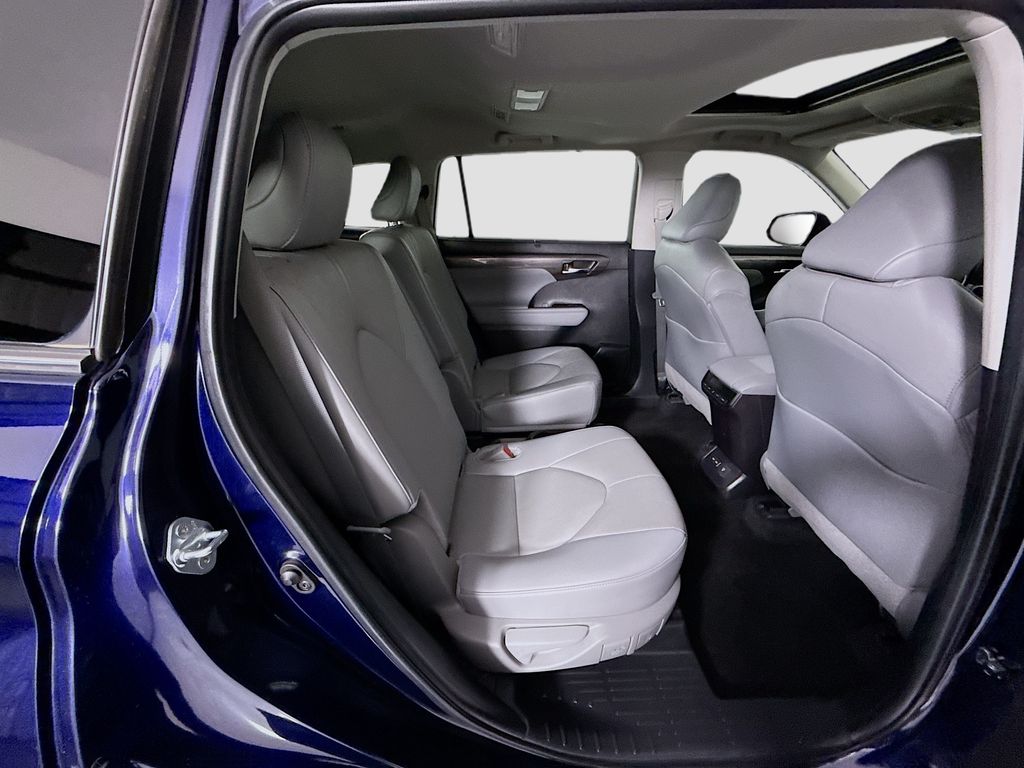 Thumbnail: 2024 Toyota Highlander - 22