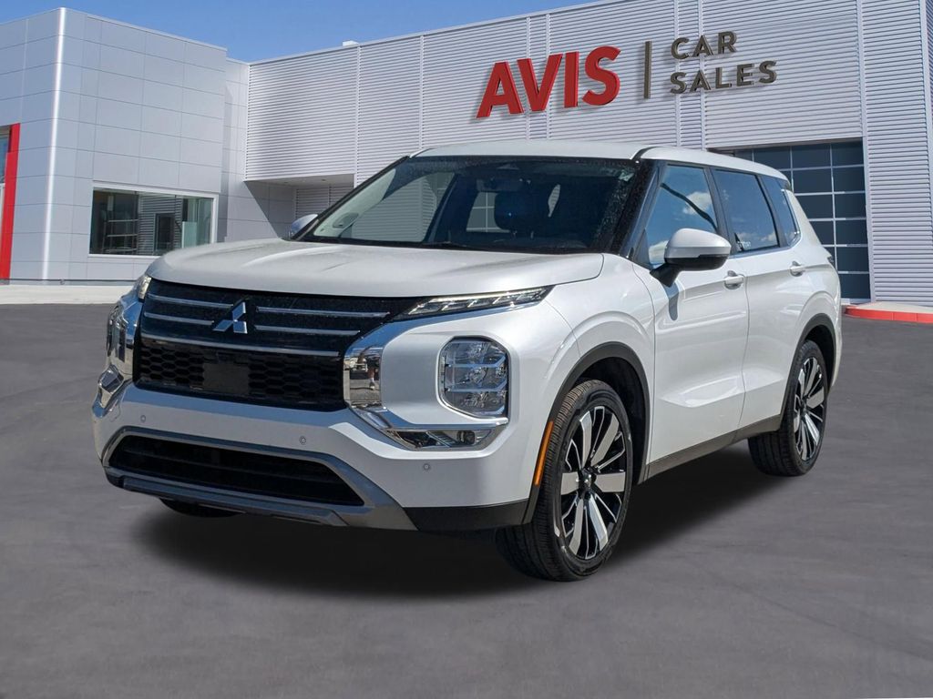 White 2025 Mitsubishi Outlander SE FWD SUV / Crossover Front-Wheel Drive Continuously Variable Transmission