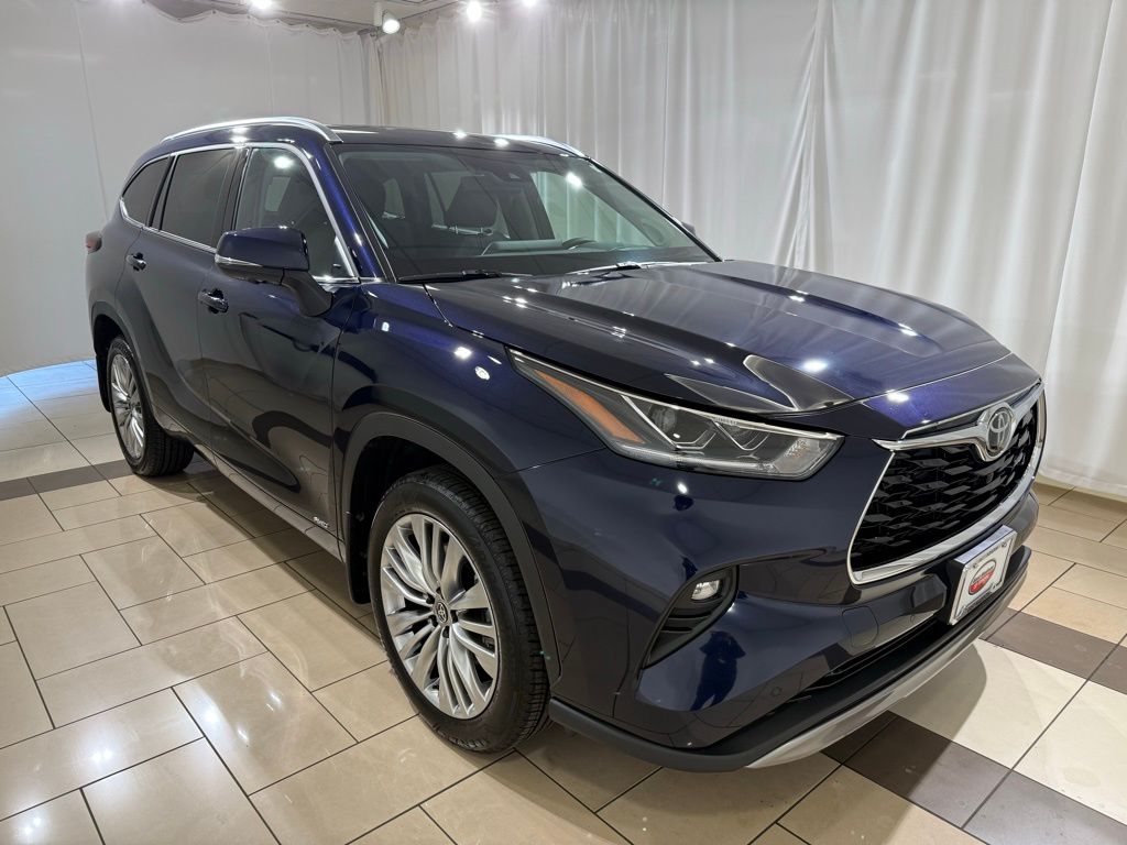 Thumbnail: 2025 Toyota Highlander - 7