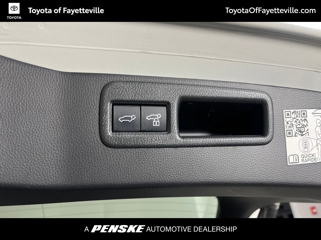 Thumbnail: 2021 Toyota Venza - 23