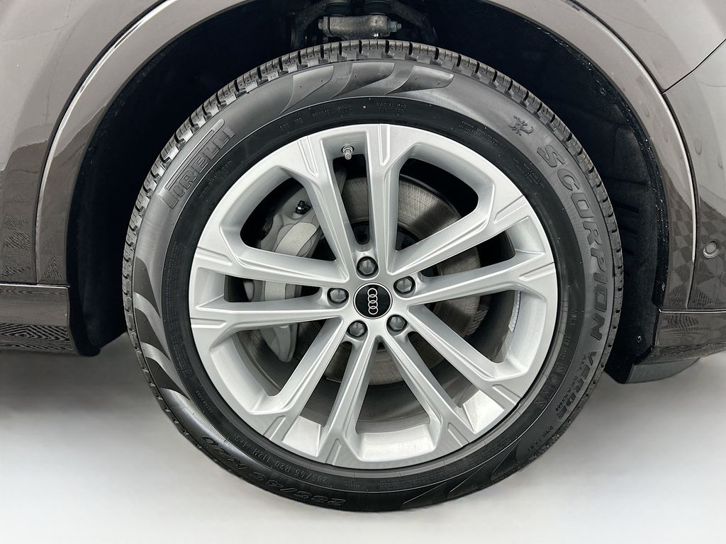 Thumbnail: 2026 Audi Q7 - 32