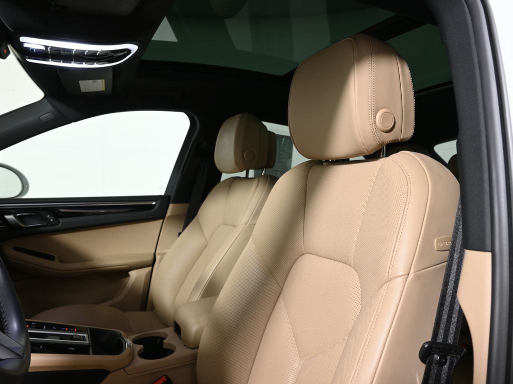 Thumbnail: 2023 Porsche Macan - 15