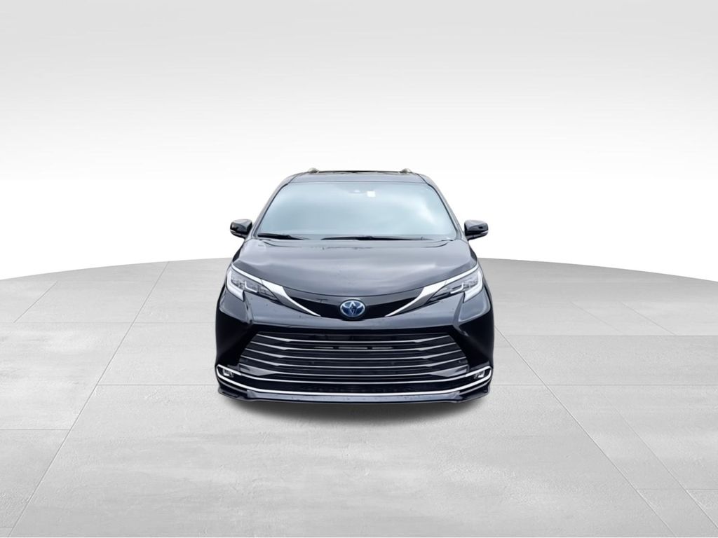 Thumbnail: 2025 Toyota Sienna - 3