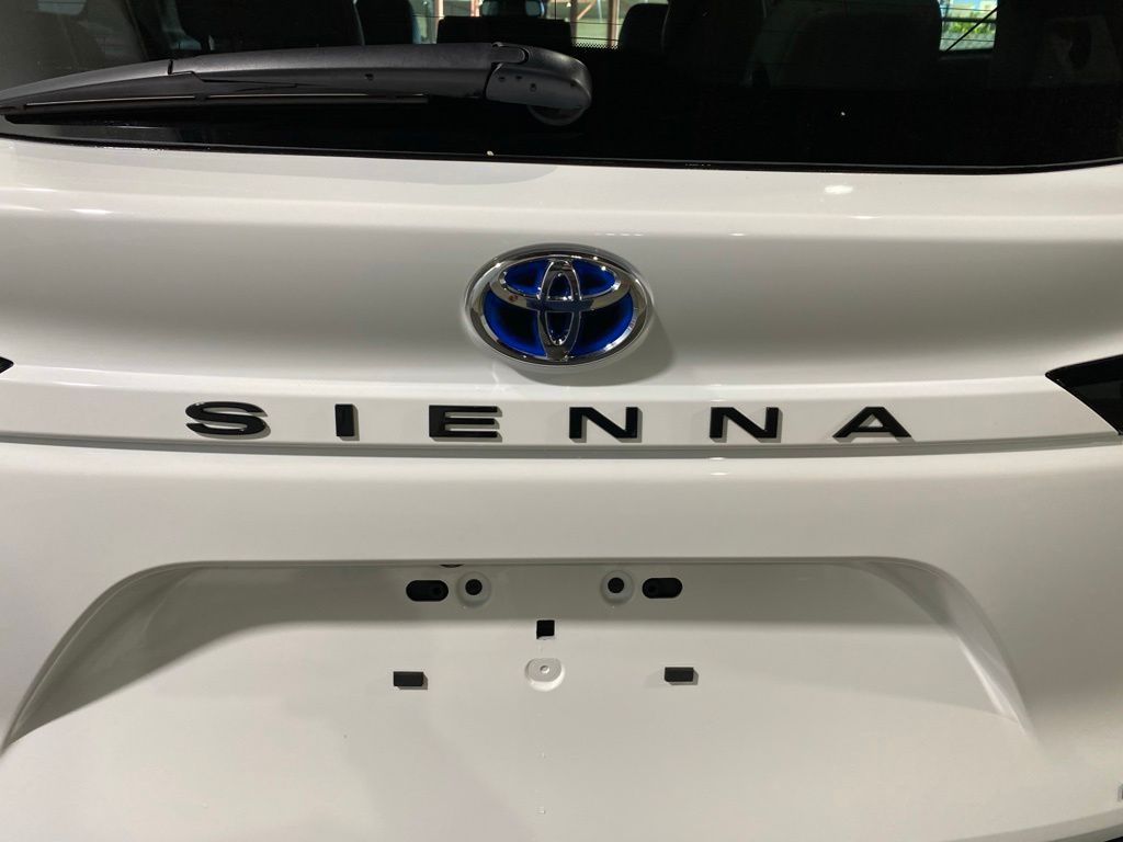 Thumbnail: 2026 Toyota Sienna - 26