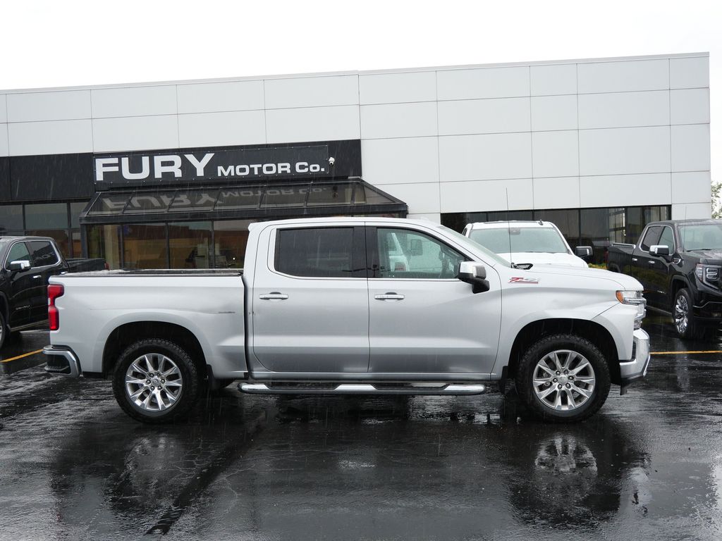 Silver Ice Metallic 2022 Chevrolet Silverado 1500 Pickup Truck Four-Wheel Drive 8-Speed Automatic