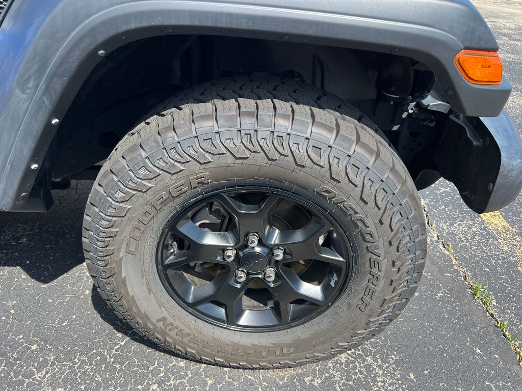 Used 2021 Hydro Blue Pearl Coat Jeep Unlimited Willys image 7