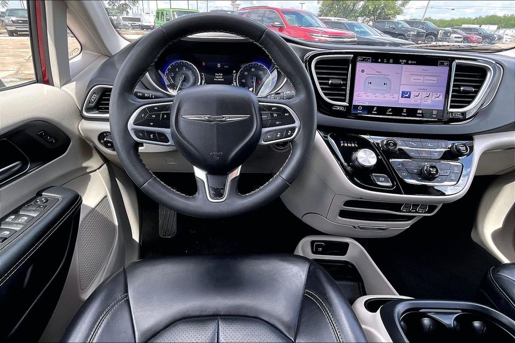 Used 2023 Chrysler Pacifica Touring L 4D Passenger Van