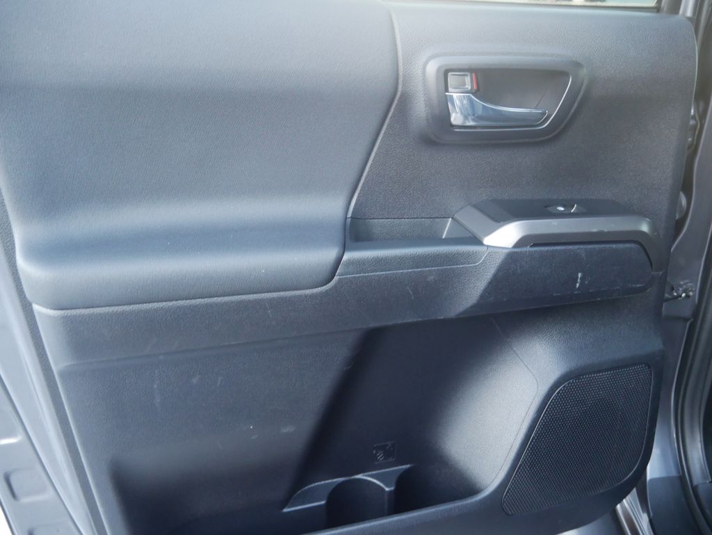 Thumbnail: 2021 Toyota Tacoma - 19