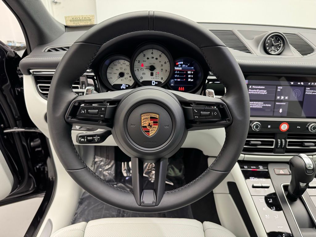 Thumbnail: 2025 Porsche Macan - 7