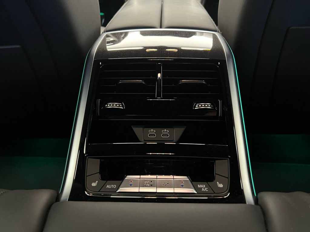 Thumbnail: 2022 BMW 8 Series - 9