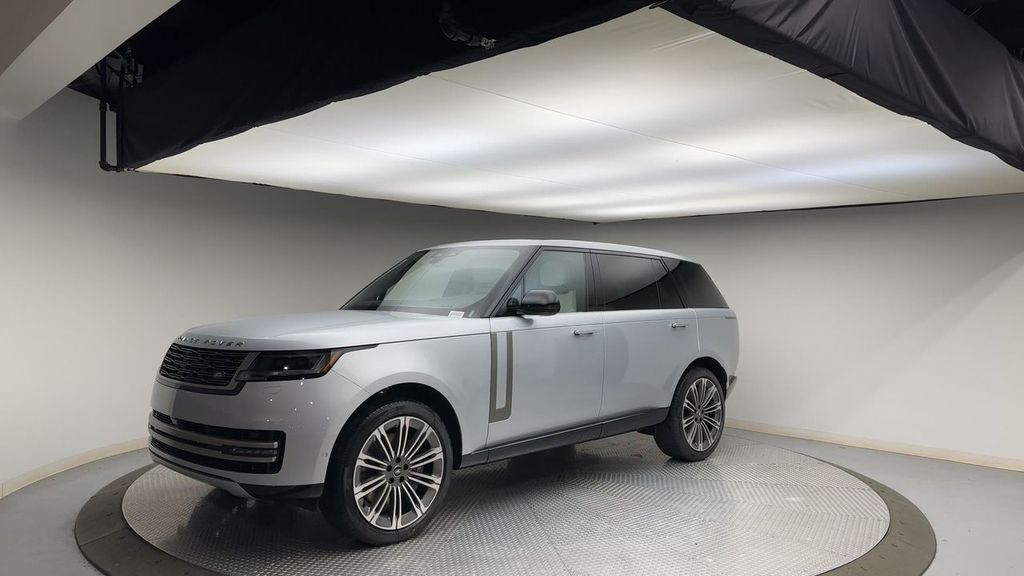 2025 Land Rover Range Rover SE 4