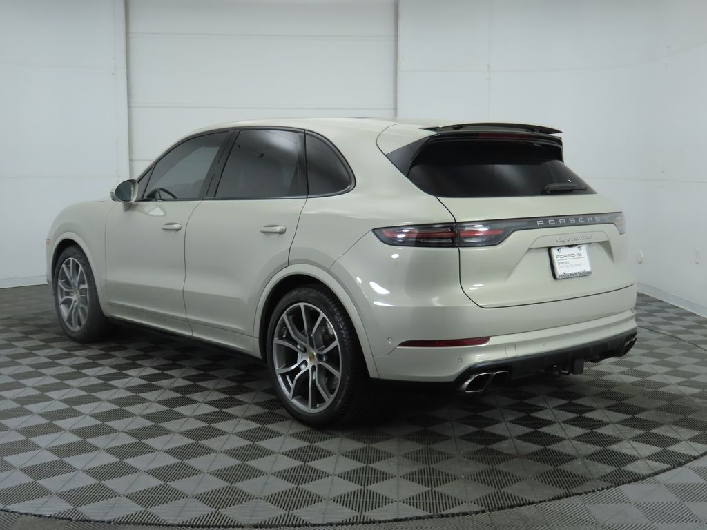 2022 Porsche Cayenne Turbo 3