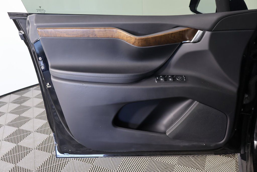 Thumbnail: 2021 Tesla Model X - 12