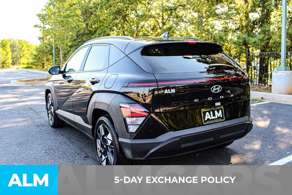 Used 2025 Black Hyundai SEL image 3