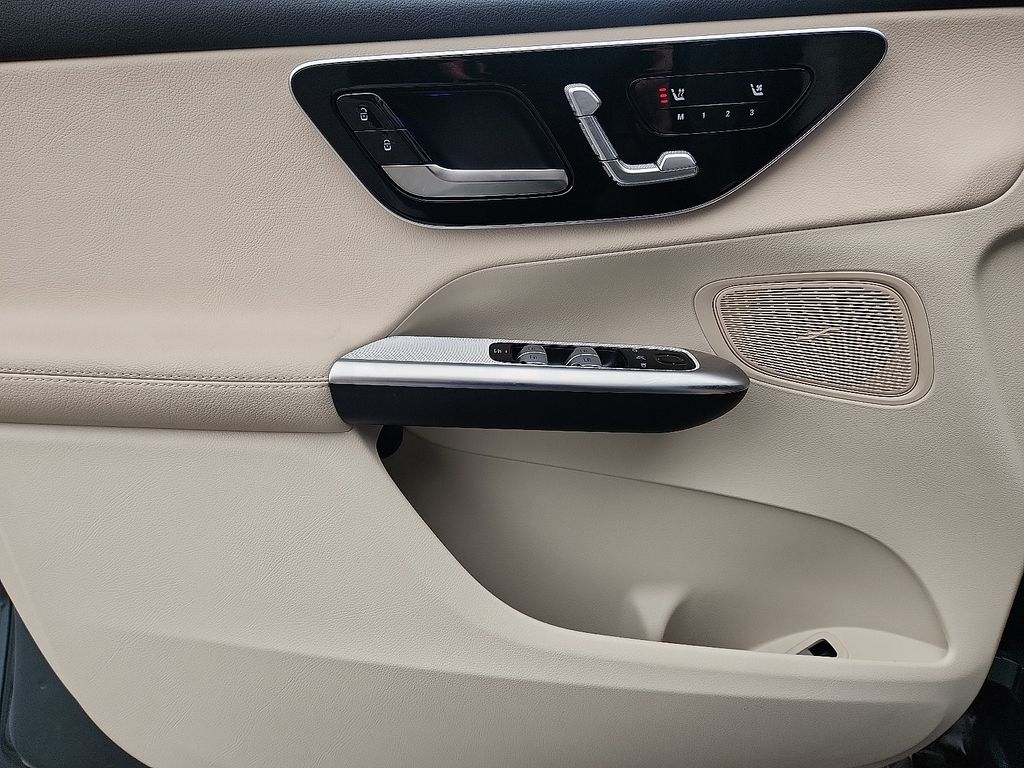 Thumbnail: 2025 Mercedes-Benz GLC - 12