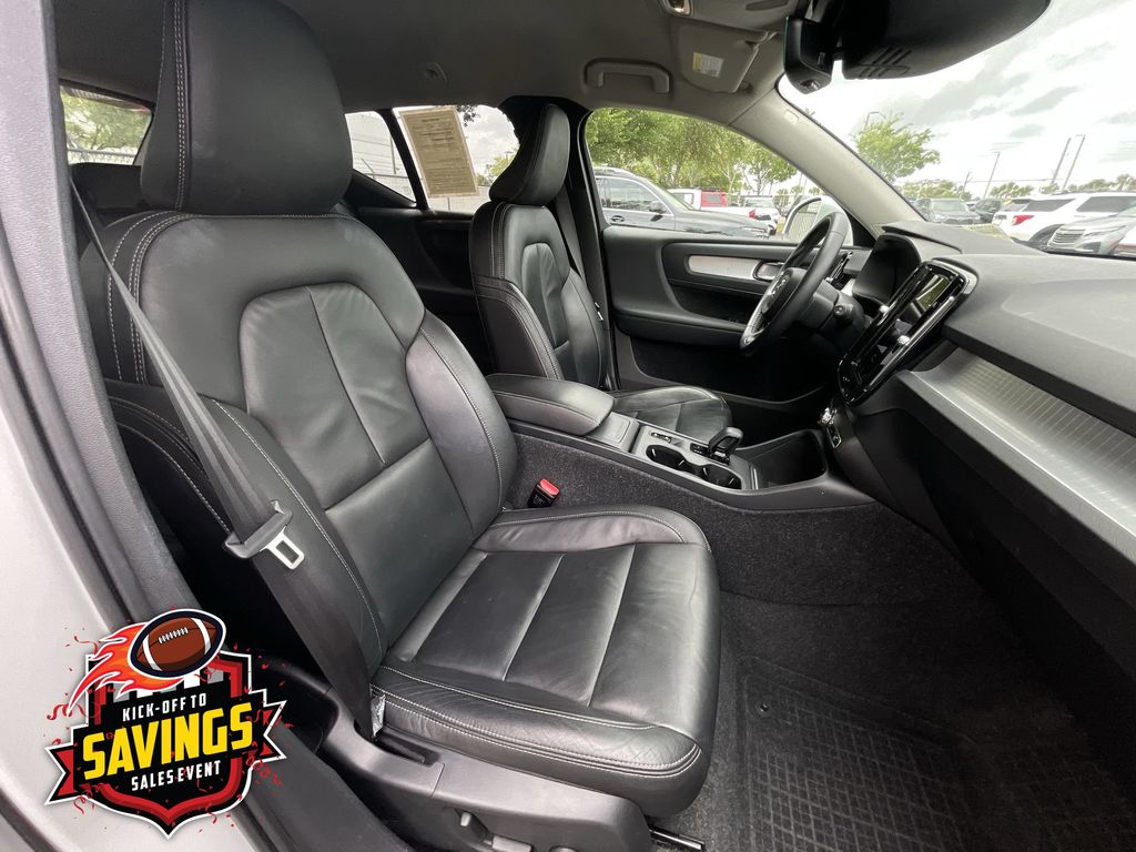 Used 2022 Volvo XC40 SUV